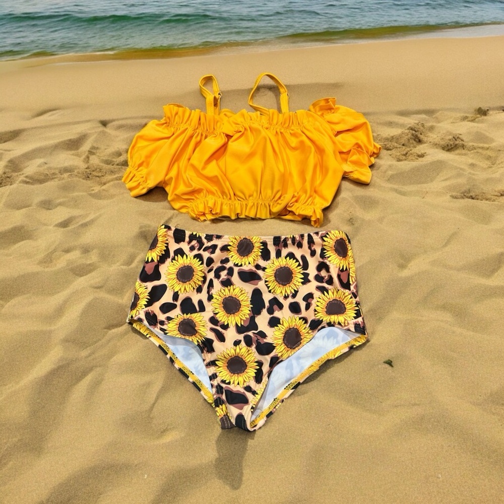 NEW 🆕 Girls Swimsuit XL (6) 🌻